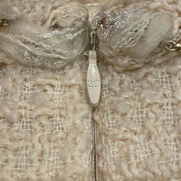 CHANEL 07A Skirt FR 40 | Cream Wool Tweed, Gold Chain Waist, Silk Lined, NWT - Picture 9 of 16